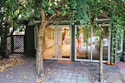 Image de Art Deco 2 Bd Private House w/ Large Outdoor space