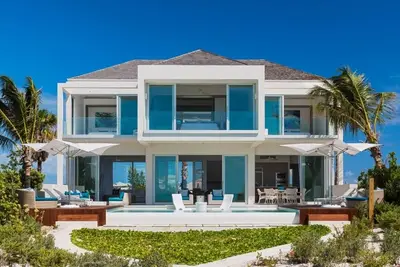 Image de Beachfront Villa w/ Private Pool & Concierge – Villa Hyperion