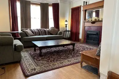 Image de 4 bedroom house near Fiserv Forum, Brady Street, Downtown and Lakefront