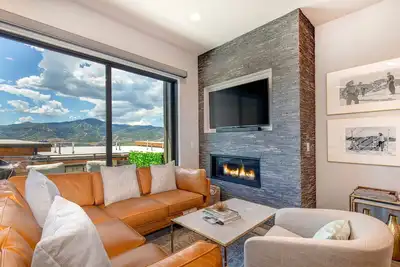 Image de Brand-new townhome with views & hot tub - 12 mins to Park City & Deer Valley