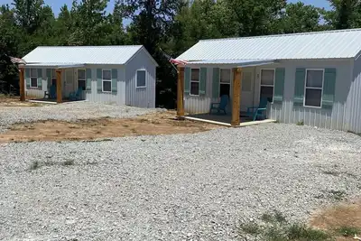 Image de Tn River Cabin! 10 mins from Interstate 40! Sleeps 5-6!