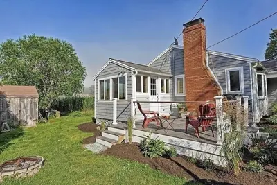 Image de Cute family home in a beautiful beach town