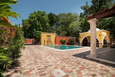 Image de Espectacular Casona con alberca y jardín en Merida