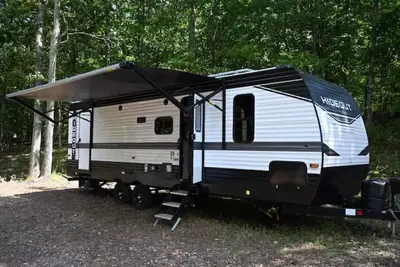 Image de Modern Rv Camper #2: Sleeps 6, Pet-friendly, Surrounded by Nature