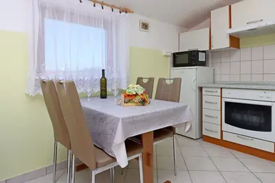 Image de Appartement de deux chambres avec le balcon et la vue sur le mer Mundanije, Rab (A-21543-a)