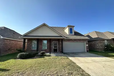 Image de Newly remodeled 2 story home with an amazing pond view!