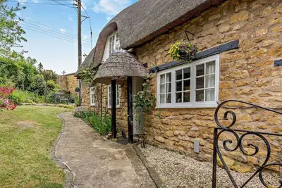 Charming period dog friendly cottage - Tythe Barn Cottage