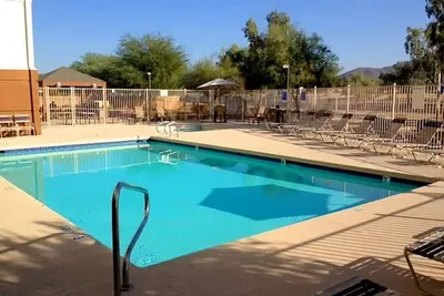 Image de Great Phoenix Glendale Stay! 3 Spacious Units w/ Private Kitchen, Hot Tub