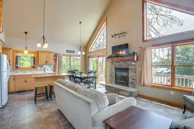 Lakefront Wisconsin Getaway w/ Kayak + Boat Dock!