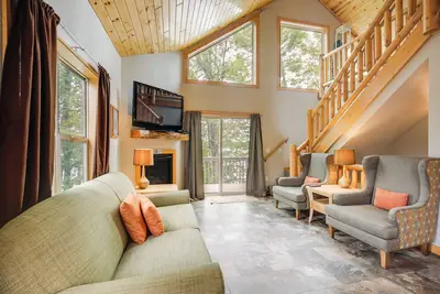 Lakefront Wisconsin Cabin: Dock, Walk to Beach!