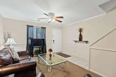 Image de Townhouse, Airport, Downtown, 2 TVs, Wi-Fi