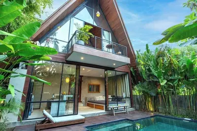 Image de A Rustic Tropical Getaway with an Industrial Flair