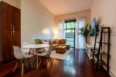 Chic Atl Oasis, Urban Escape