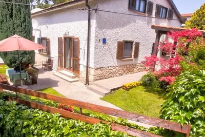 Image de Vacation home Vanesa in Banjole, large terrace, 1 minute walk to the beach