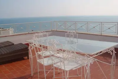 Image de Maison de vacances 'Casa Panoramica Del Xll Secolo' avec vue sur la mer, Wi-Fi et climatisation