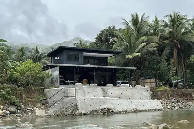 Image de 2 stores Prefab Container Vacation Home-Mountain View w/ river access