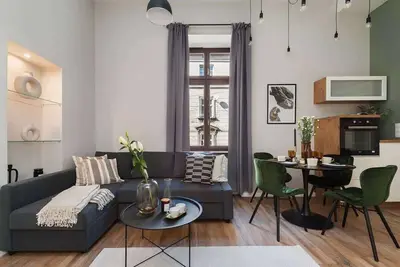 Image de Brilliant & Beautifully Decorated Apartment