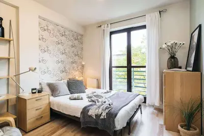Image de Stay in sunny and comfortable modern home