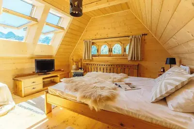 Warm, sunny studio apartment in quiet location