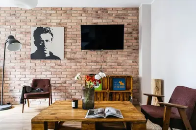 Stylish 6-person apartment with movie posters
