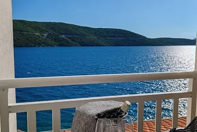 Image de Crystal Bay Studio – Sea View & Direct Beach Access