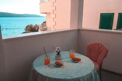 Image de Apartmani Laura / Cozy App with Side Sea View 6