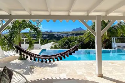 Image de Sud Turquoise Martinique 5 chambres piscine vue mer Rocher du Diamant