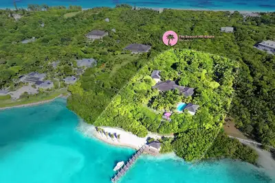 Image de Luxury Waterfront Estate, Dock, Chef Gazebo Pool House, Boat and Captain
