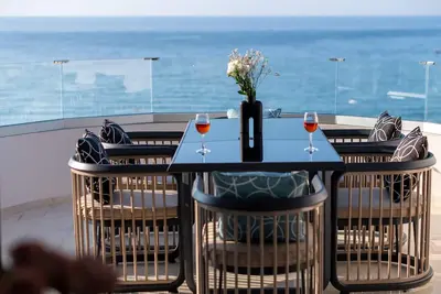 Lost in the view, Luxury Apartment with Seaview