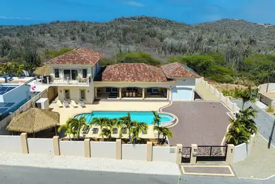 Image de Private pool * Free Bbq grill * Gazebo lounge