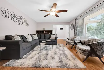 Image de Fantastic for Extended Stays & Work Crews- 10 beds, 5 bedrooms, 2. 5 baths