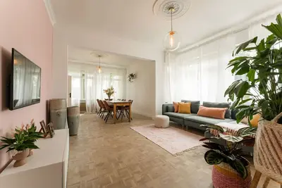 Image de T Hovenshuis is een Sfeervolle Ingerichte Woning met Tuin op 1km van de Maas