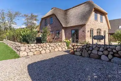 Image de Thatched roof house Ganymed