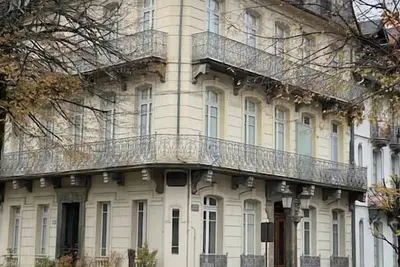 Rez-de-chaussée - Immeuble Hauseman proche des Thermes