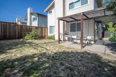 Image de Beautiful & convenient 3 bedroom/2. 5 bath home