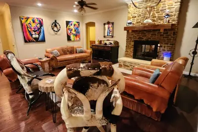 Image de Stunning 20-Acre Private Ranch: House + Wedding \/Event Venue