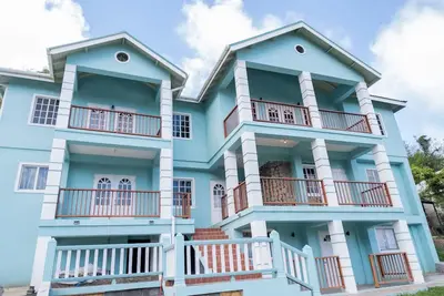 Image de Golden Palms Apartment - Modern, spacious, self-contained single Apartment