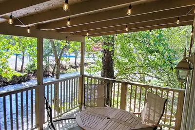 Image de On the Hooch in Helen Hot Tub Fireplace Dog Friendly Walk to all the fun!