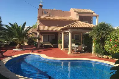 Image de Villa con Piscina Propia Cerca del mar y Vistas a Laguna