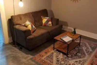 Image de Comfortable 2-bedroom in great location-11