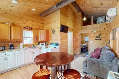 Image de Single bedroom home with gas grill, deck, Tv, & kitchenette - beach access
