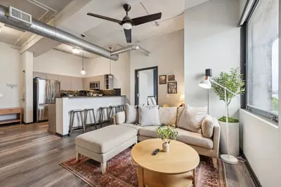 Image de 3br with Gym, Game Rm, Rooftop | The Chestnut Apt