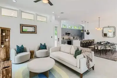 Image de Hip/Vibrant Walkable to Restaurants/Bars & Sxsw Spots! Heated Pool March 4 2025