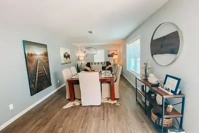 Image de Sisters Four Bed and Bath - Luxury living in a small town atmosphere!