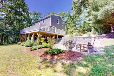 Image de Waterfront stay with private beach access, dock & water toys - year-round home