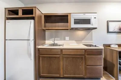 Image de Peaceful Getaway in Bellflower! 3 Relaxing Units, Pets Allowed, Kitchen!