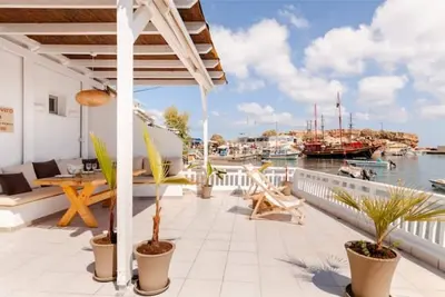 Image de Mini Villa 65qm with a unique exterior on the ground floor and on the top floor.