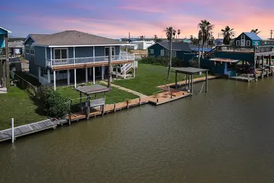 Image de Fishermans Dream located on a canal with access to Intercoastal fishing