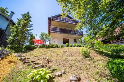 Image de Belle maison à Duga Resa avec WiFi