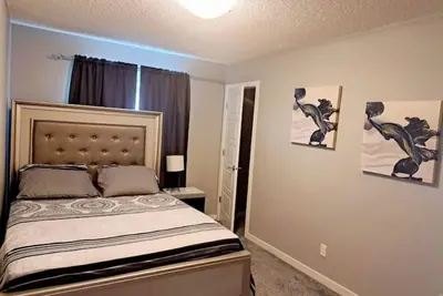 Image de Gorgeous modern home with Ac in Edmonton!